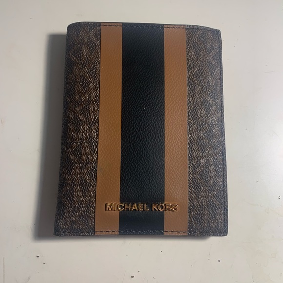 Michel Kors Bedford Travel Medium Logo Stripe Passport Wallet - Picture 4 of 4